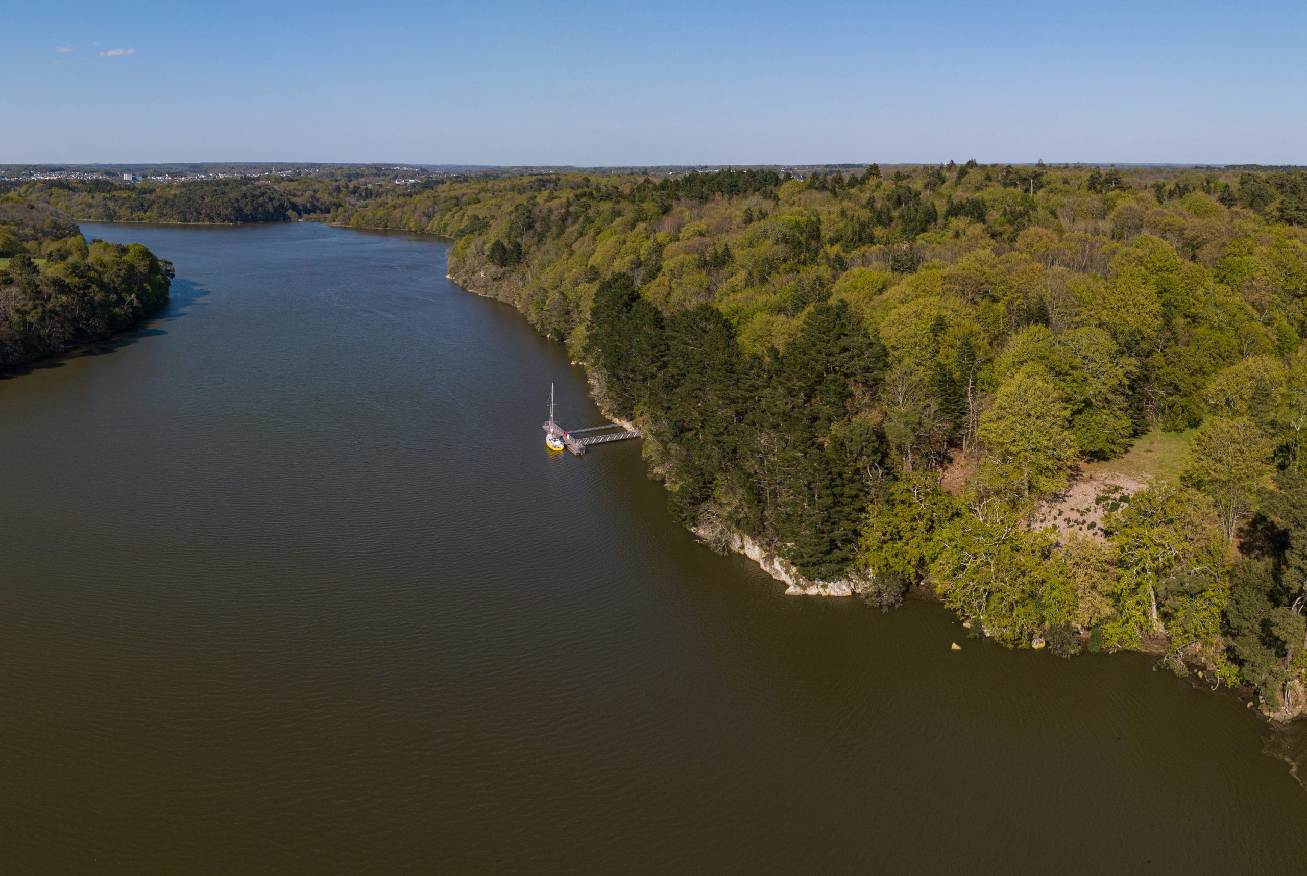 pontoon overlooking the blavet, close to your luxury hotel in brittany