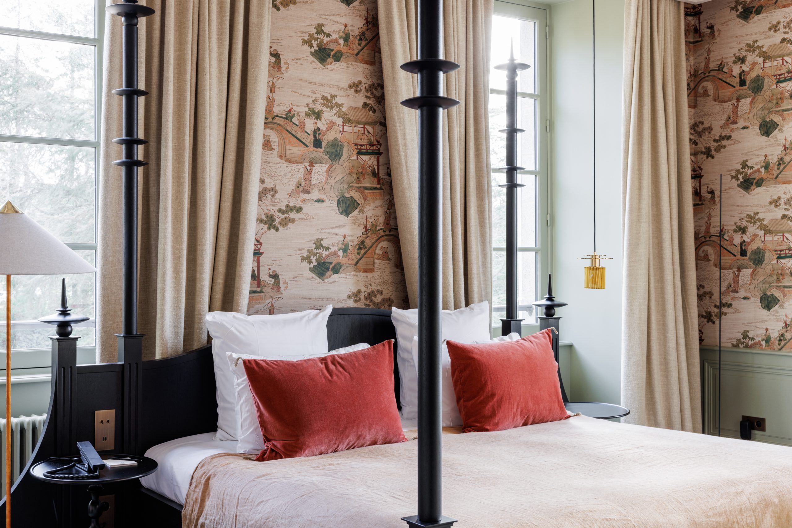 Canopy bedroom, patterned curtains, modern style - relais et chateaux bretagne