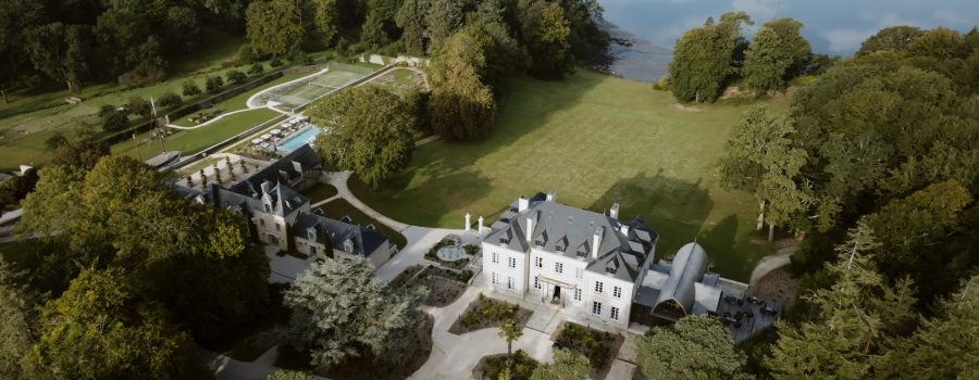 magnifique vue aérienne du domaine de locguénolé