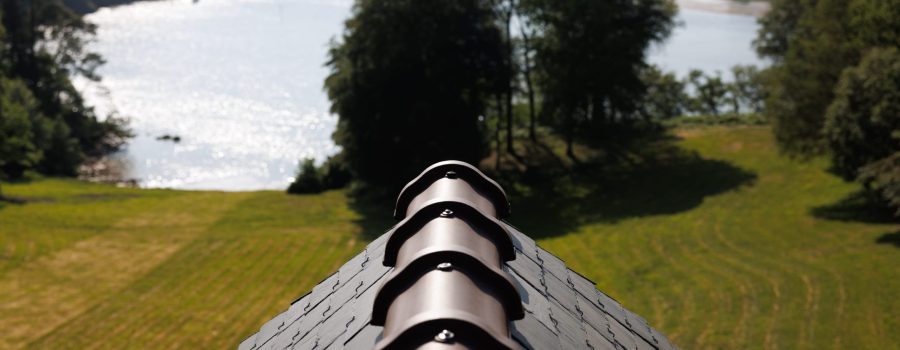 Roof overlooking the river and the locguénolé estate