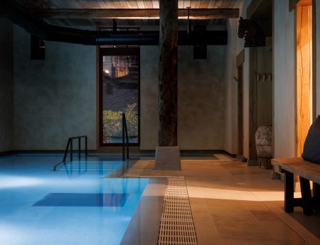 indoor swimming pool - hotel spa in Morbihan